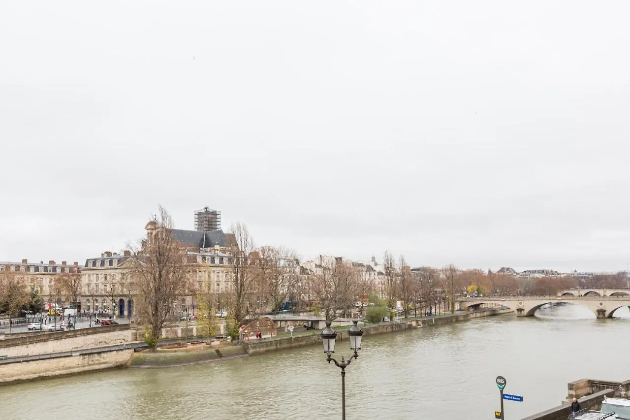 Veeve - Quai Aux Fleurs Apartment Paris