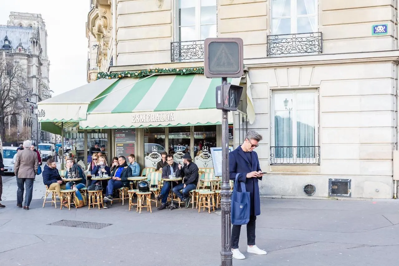 Apartment Veeve - Quai Aux Fleurs Paris